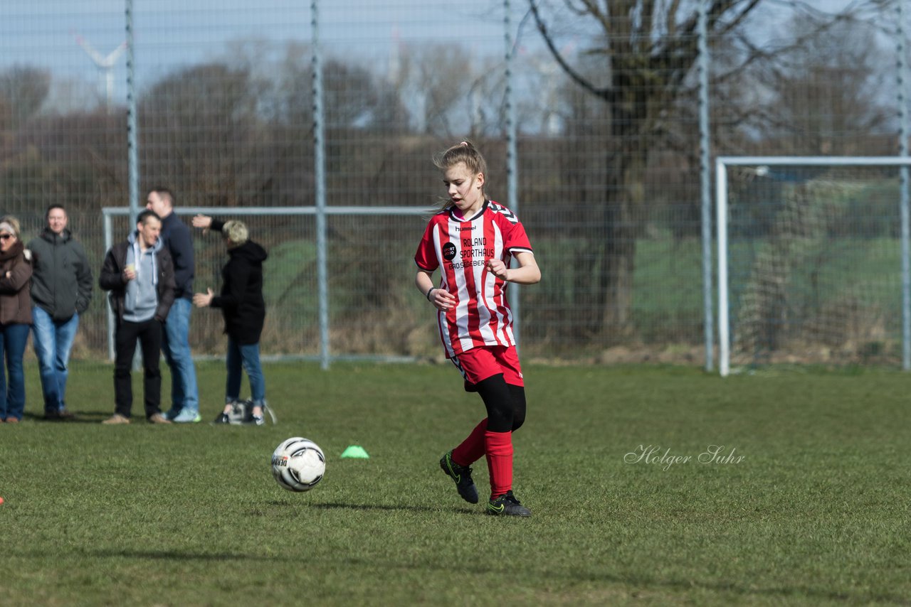 Bild 102 - C-Juniorinnen TSV Zarpen - TuS Tensfeld : Ergebnis: 2:1